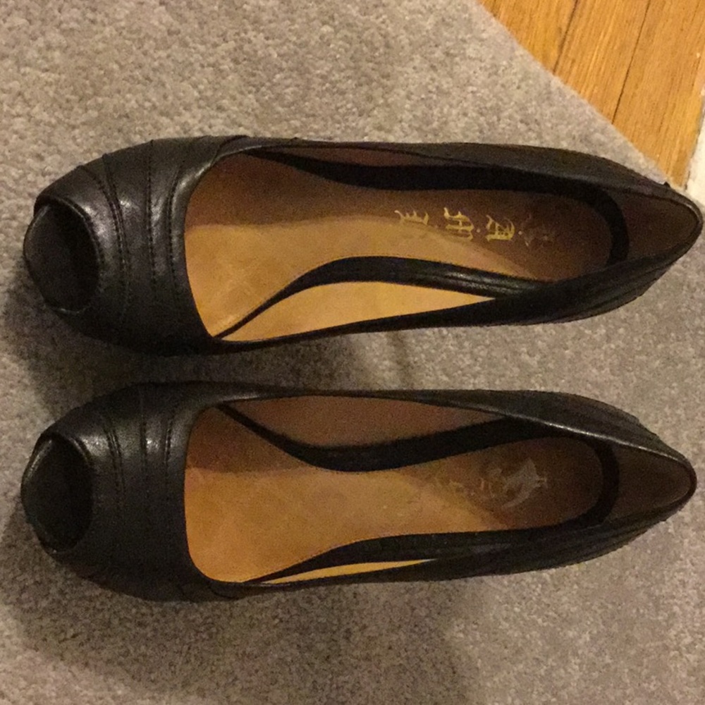 L.A.M.B shoes- black leather high heel - BRAND NEW
